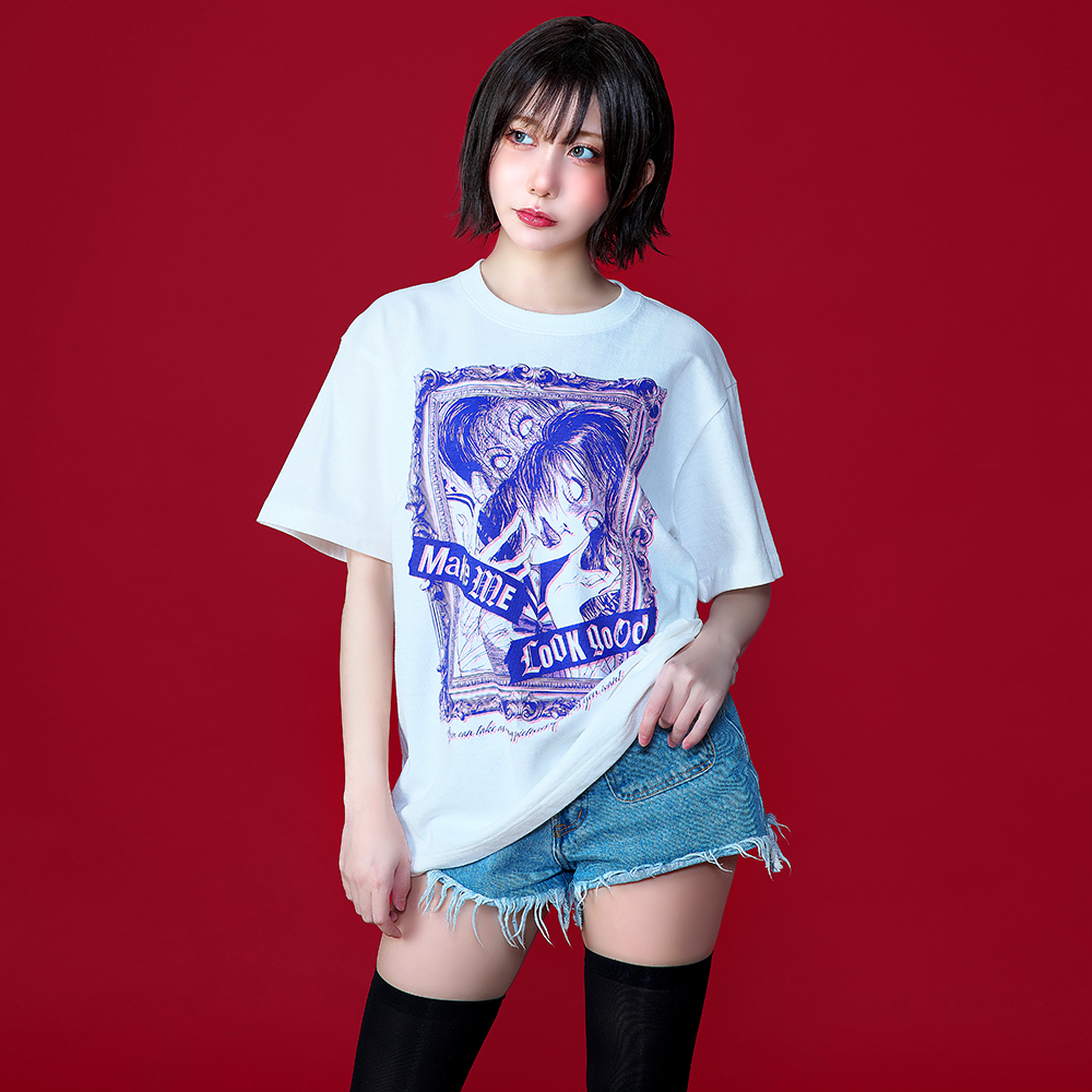 【伊藤潤二】富江_きれいに撮ってねTシャツ_モデル.jpg