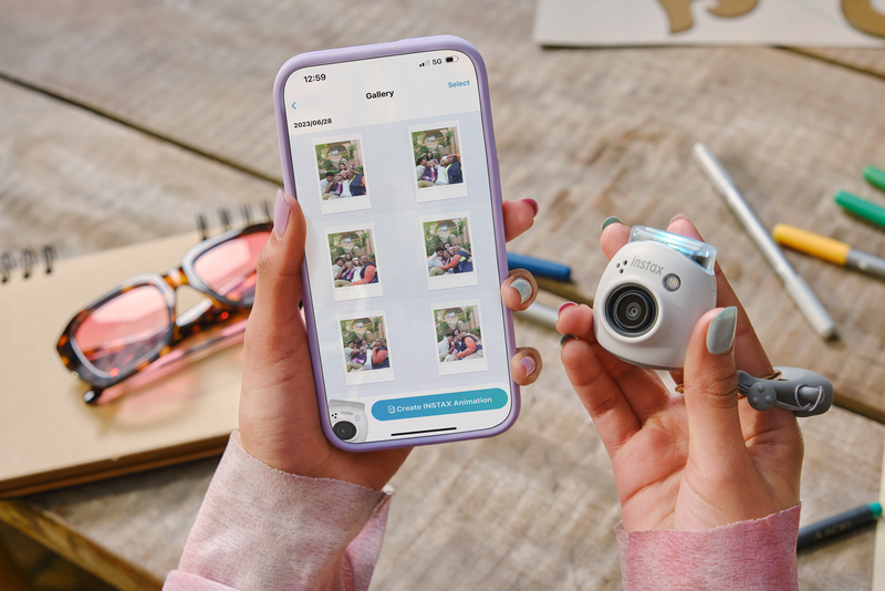INSTAX_Pal_Lifestyle_2.jpg